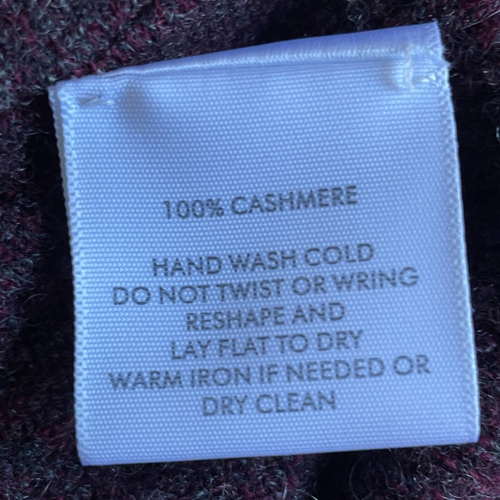 WHITE + WARREN Curved Rib Hem Crewneck Cashmere Sweater in Maroon/Purple/Magenta - Picture 8 of 10